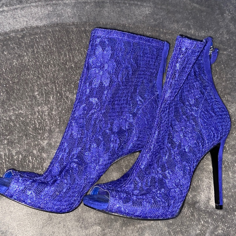 Guess lace design heels